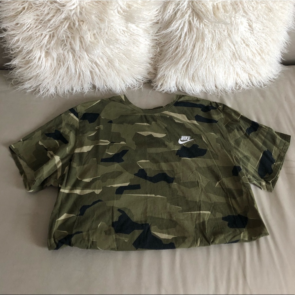 NIKE tee